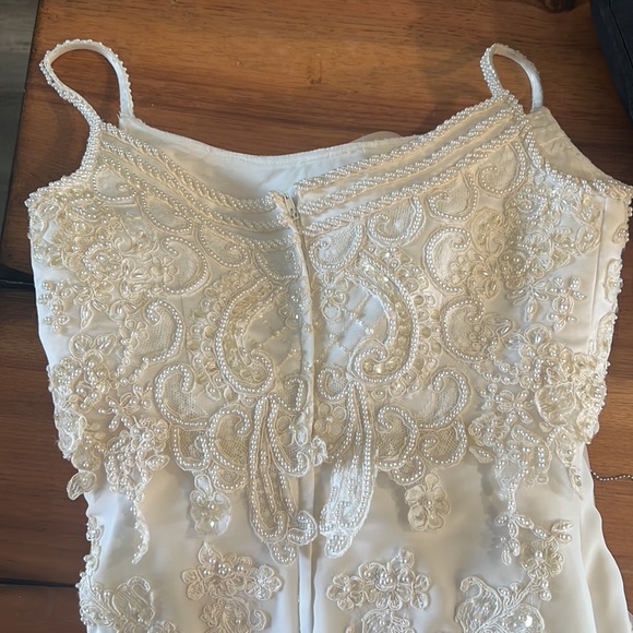 Oleg Cassini wedding dress, GUC - Picture 12 of 12
